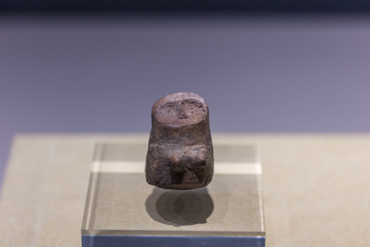 内蒙古博物院文物红陶人像