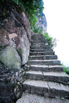 上山石梯路