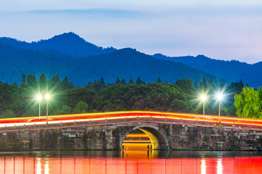 西湖西泠桥夜景