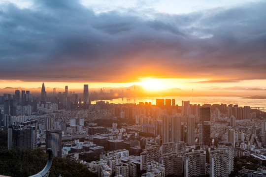 深圳市中心区日出风光