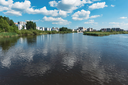 城市内河河边建筑