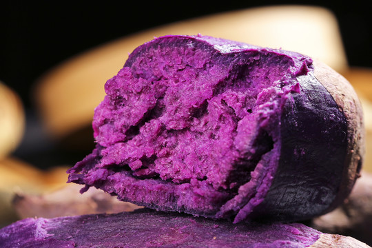 新鲜大紫薯纹理