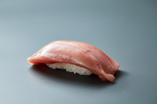 鲜蓝旗金枪鱼腩寿司