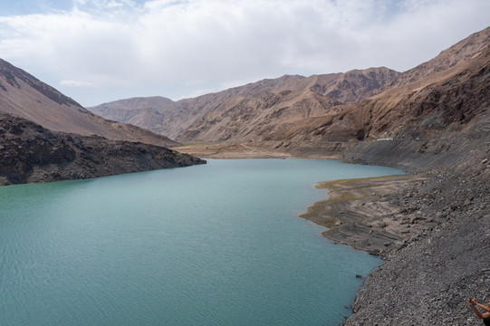 航拍新疆塔县下坂地蓝湖水库