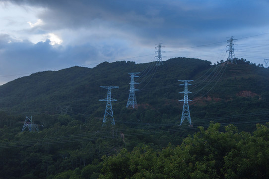 高山铁塔电力电网