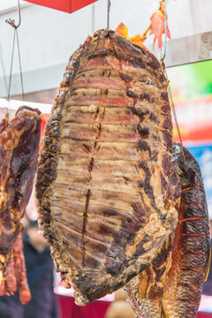 一大块腊肉特写