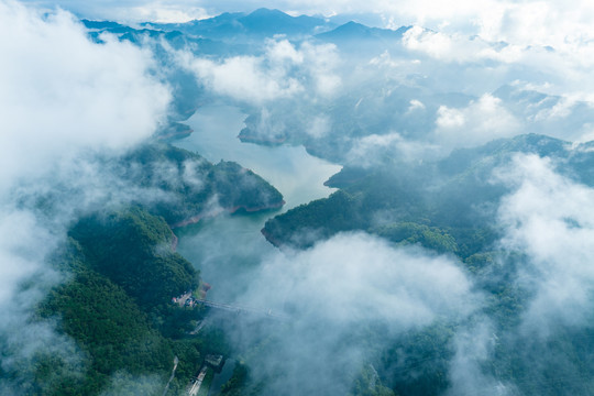 蒙山茶山湖云雾缭绕景美如画