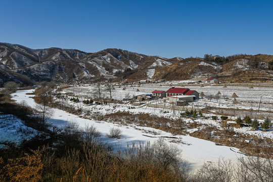 冬季里的小山村