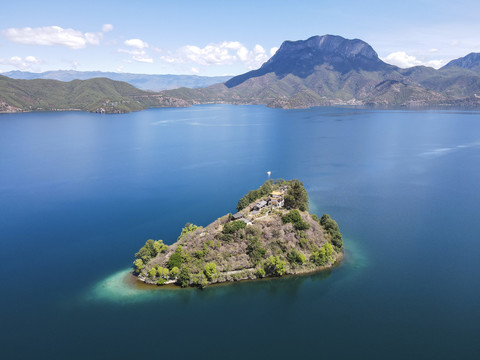 云南泸沽湖中心岛屿航拍