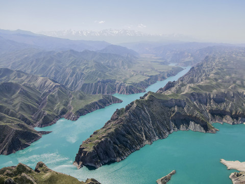 新疆高山湖泊航拍