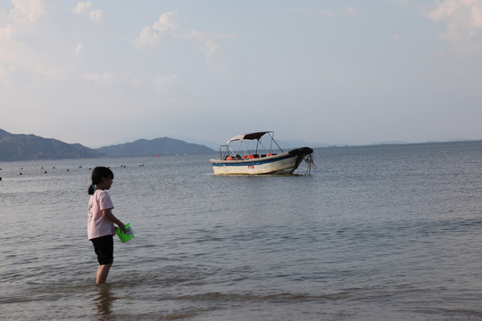 海边小姑娘