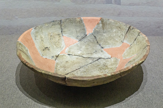上山文化陶盆