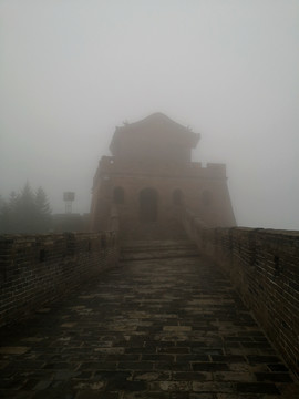 雨雾城墙