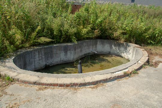废弃的蓄水池