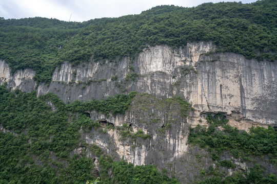 重庆黔江城市大峡谷观音山壁