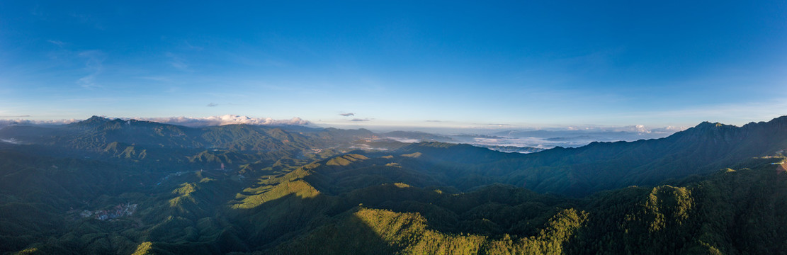 韶关群山蓝天