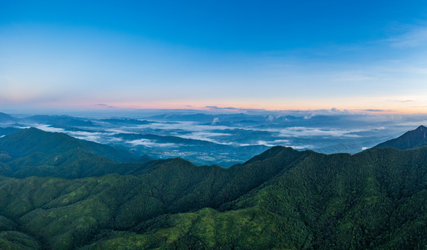 韶关群山云雾