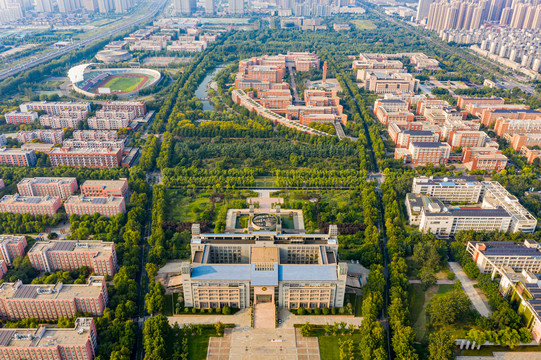 航拍郑州大学主校区中轴线绿带