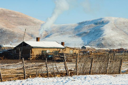 北方山村民居冬季
