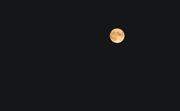 月亮初升