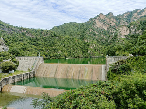 北京金水湖景区大坝