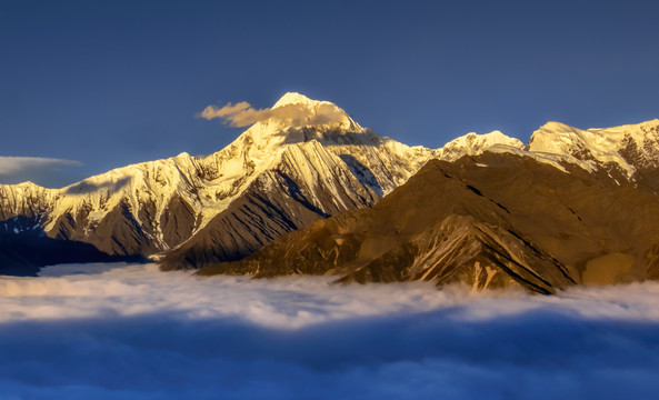 贡嘎山