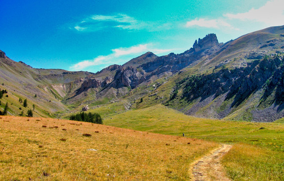 崇山峻岭与山景