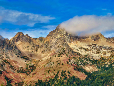 崇山峻岭与山景