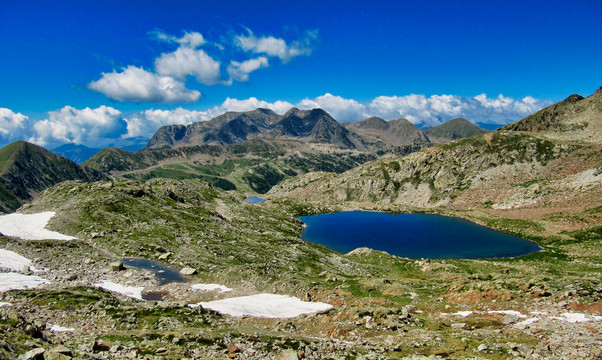 崇山峻岭与山景