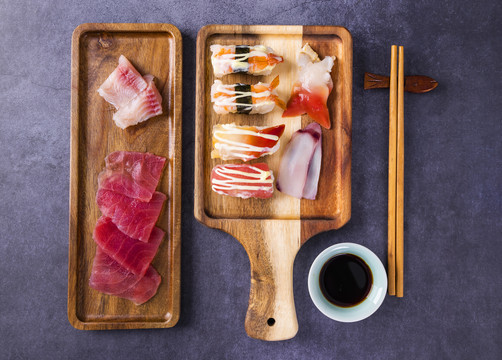 日式美食料理寿司和生鱼片