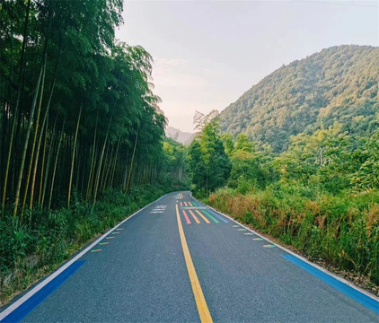 雨后的道路