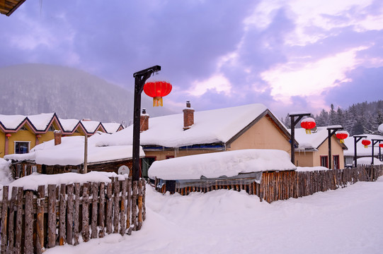 冬天雪屋森林雪地积雪夕阳雪景