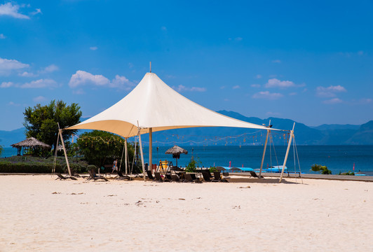 白沙滩帐篷