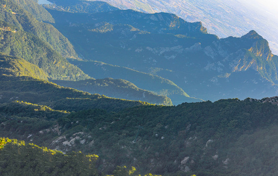 山峦叠嶂