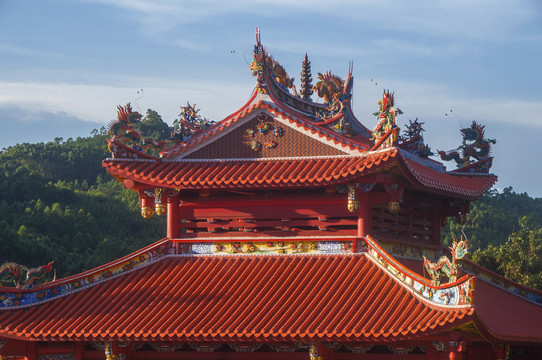 传统中式大殿屋顶外景