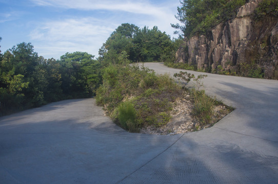 黄巢山山路拐弯处