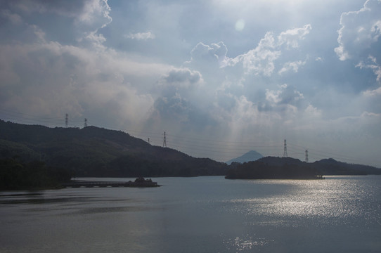 惠女水库逆光风景