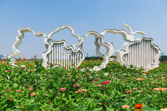 广州海珠湖公园花畔塔影雕塑