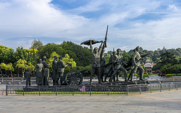 首义广场雕塑走向共和