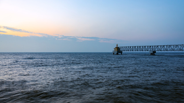 海上日出