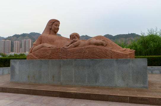 黄河母子雕塑