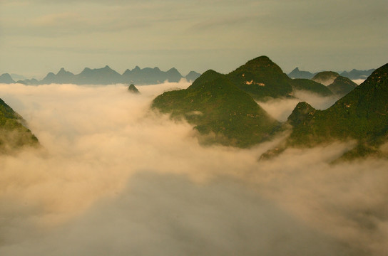 山水雾景