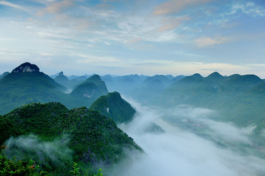 山水雾景