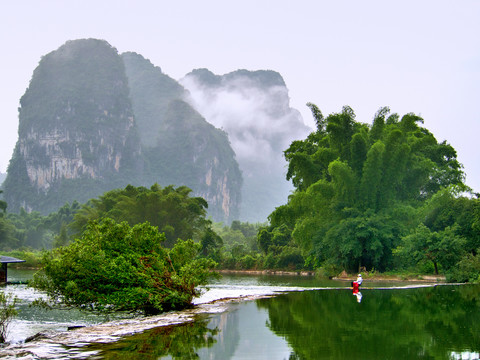 山水雾景