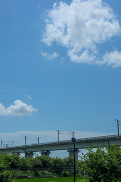 蓝天白云铁路
