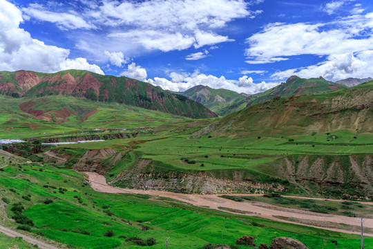 西藏昌都丁青高原河谷平坝风光