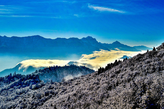 牛背山