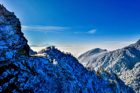 牛背山