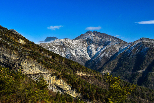 牛背山