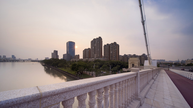 荣泰河庭的河景